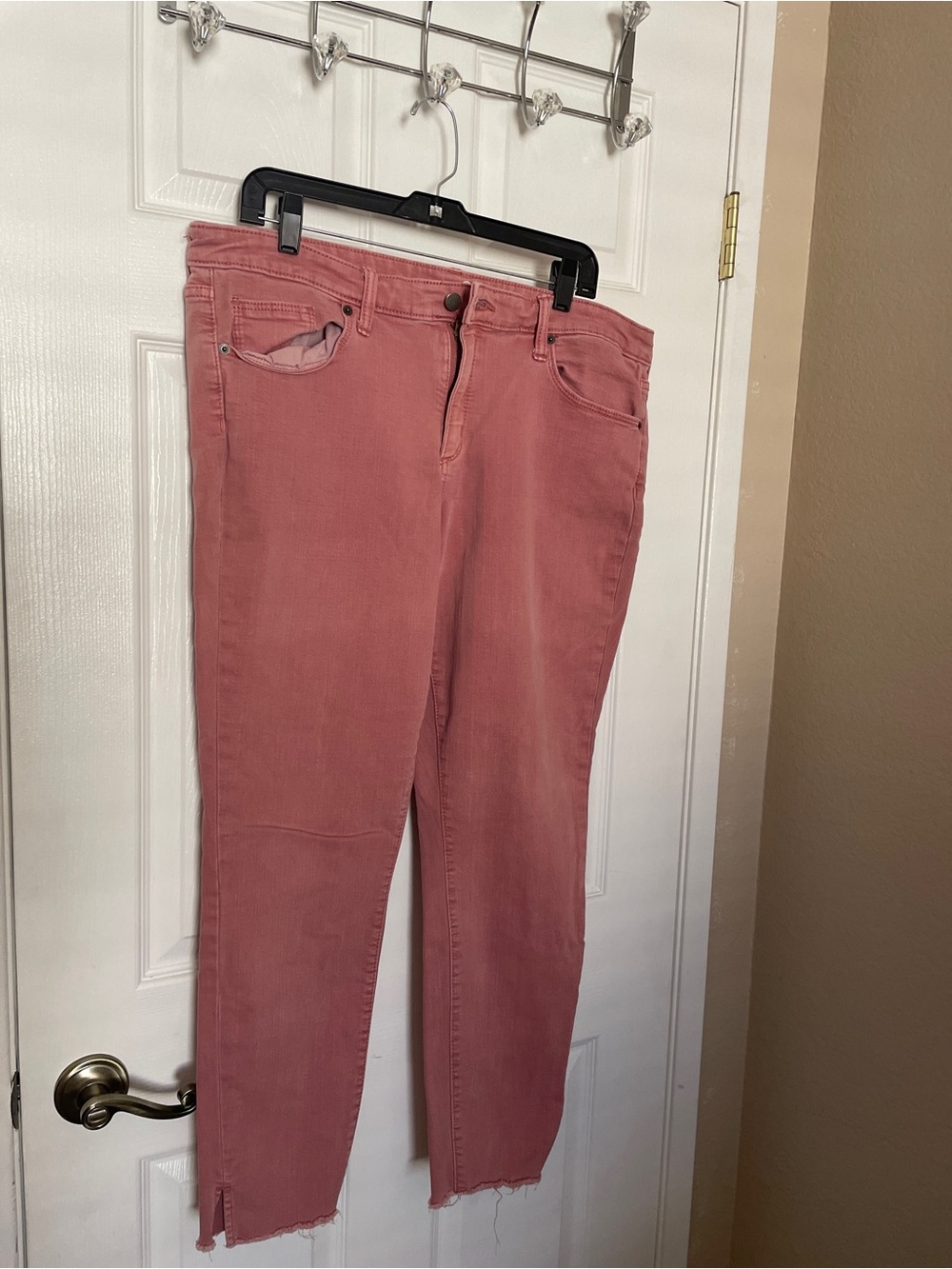 Universal Thread Rose-Pink Cropped High-Rise Jeans